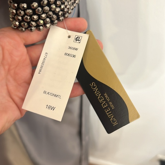 NWT Women’s Evening Gown - Picture 3 of 8